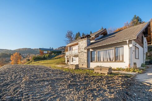 Picture of 5 bedroom villa for sale.