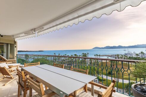 Picture of 3 bedroom apartment for sale.