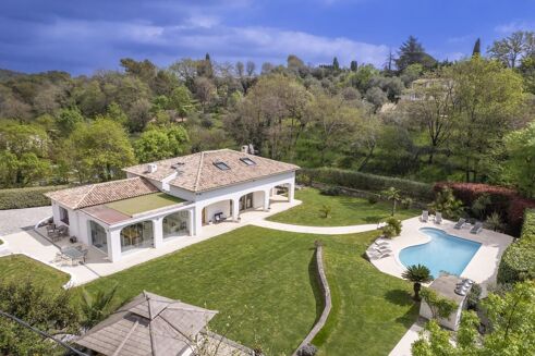 Picture of 5 bedroom villa for sale.