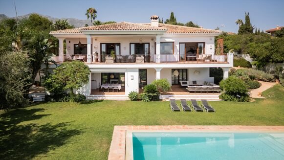 Picture of 5 bedroom villa for sale.