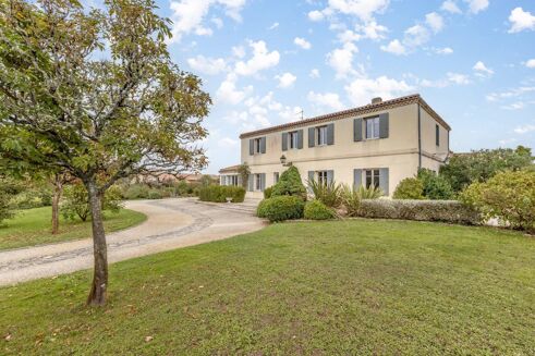 Picture of 5 bedroom house for sale.