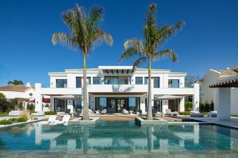 Picture of 7 bedroom villa for sale.