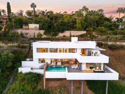 Picture of 4 bedroom villa for sale.
