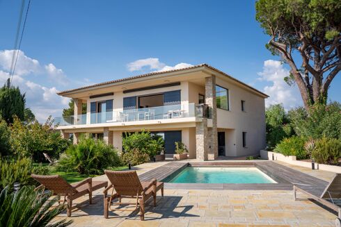 Picture of 4 bedroom villa for sale.