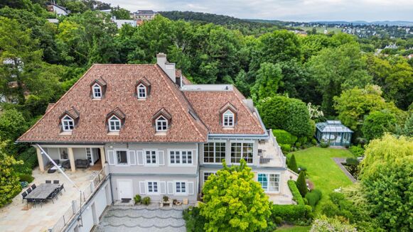 Picture of 6 bedroom villa for sale.