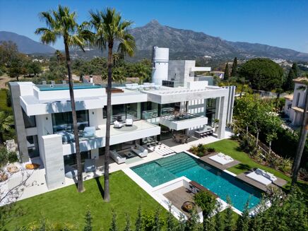 Picture of 6 bedroom villa for sale.