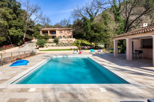 Picture of 5 bedroom villa for sale.