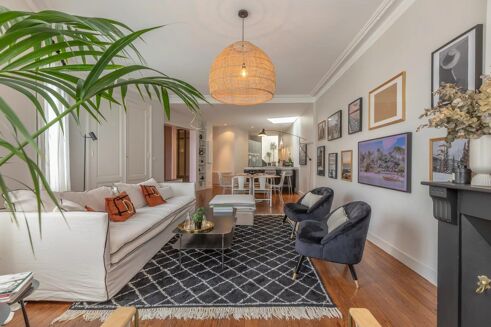 Picture of 4 bedroom townhouse for sale.