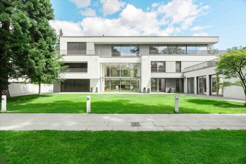 Picture of 7 bedroom villa for sale.