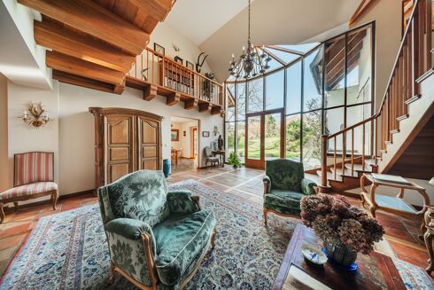 Picture of 4 bedroom villa for sale.