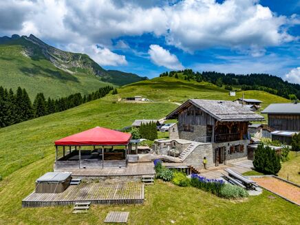 Picture of 2 bedroom chalet for sale.