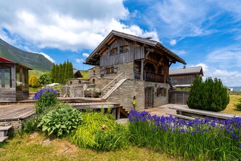 Picture of 2 bedroom chalet for sale.