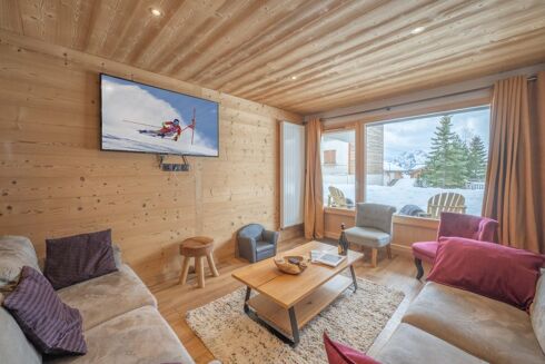 Picture of 4 bedroom apartment for sale.