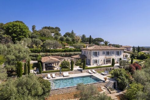 Picture of 5 bedroom villa for sale.
