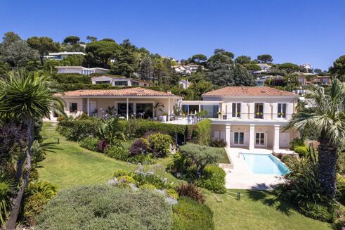 Picture of 5 bedroom villa for sale.