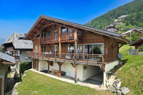 Picture of 5 bedroom chalet for sale.
