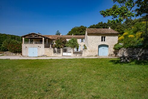 Picture of 7 bedroom house for sale.
