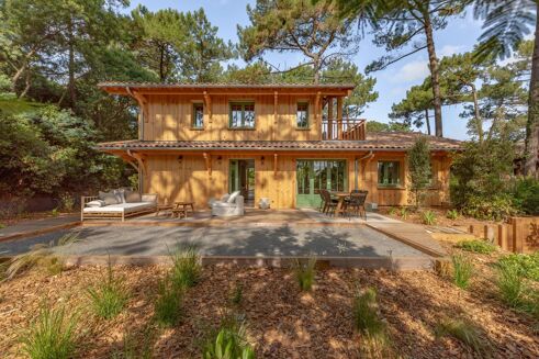 Picture of 5 bedroom villa for sale.