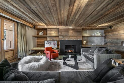 Picture of 4 bedroom apartment for sale.