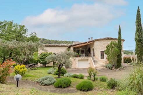 Picture of 4 bedroom house for sale.