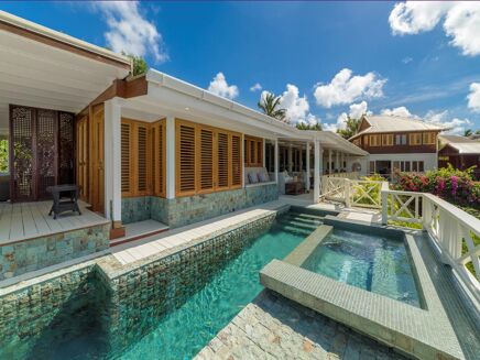 Picture of 5 bedroom house for sale.