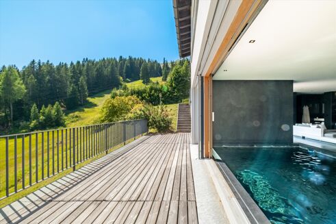 Picture of 4 bedroom chalet for sale.