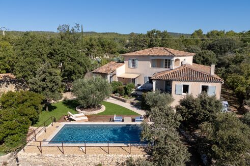 Picture of 4 bedroom villa for sale.