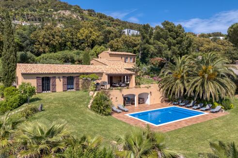 Picture of 5 bedroom villa for sale.