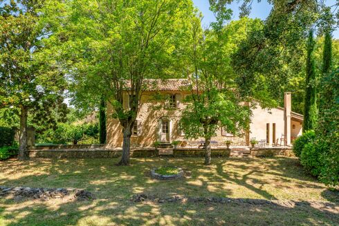 Picture of 7 bedroom house for sale.