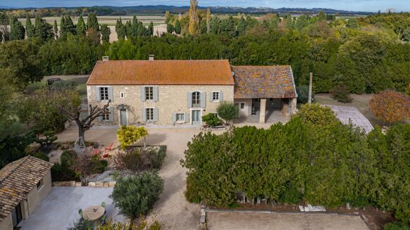 Picture of 10 bedroom farmhouse for sale.