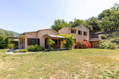 Picture of 4 bedroom house for sale.