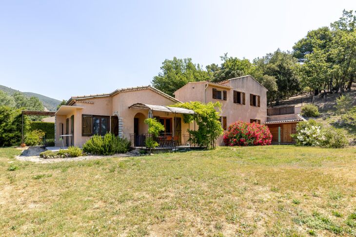 Picture of Vaugines, Vaucluse, Provence-Alpes-Côte d'Azur