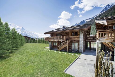 Picture of 5 bedroom chalet for sale.