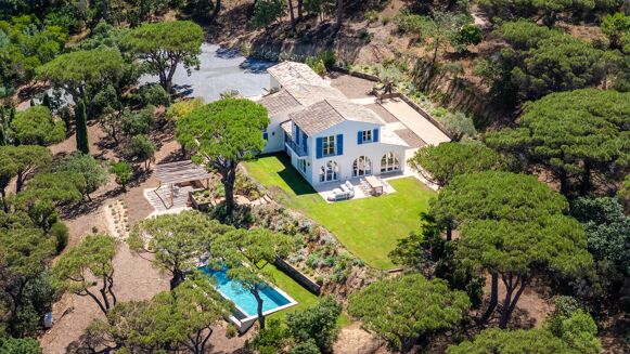 Picture of 5 bedroom villa for sale.