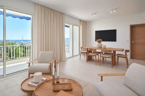 Picture of 4 bedroom apartment for sale.