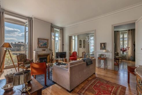 Picture of 3 bedroom apartment for sale.