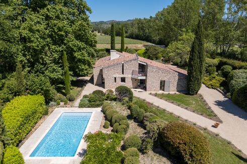 Picture of 5 bedroom villa for sale.