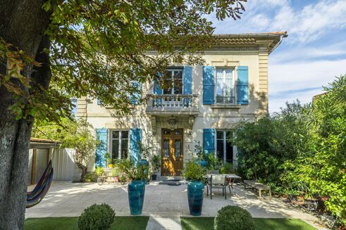 Picture of 12 bedroom house for sale.