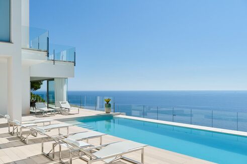 Picture of 4 bedroom villa for sale.