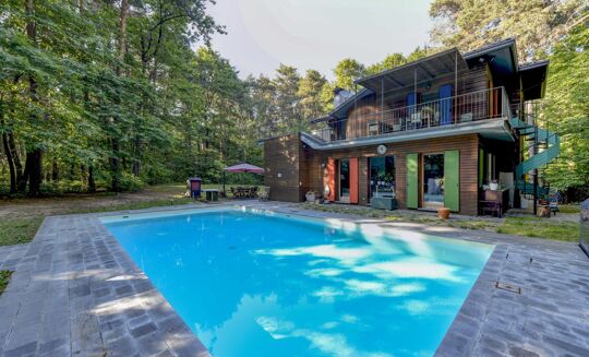 Picture of 6 bedroom villa for sale.