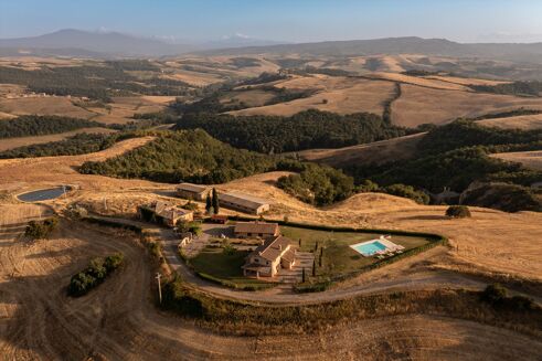 Picture of 10 bedroom estate for sale.