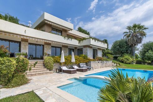 Picture of 4 bedroom villa for sale.