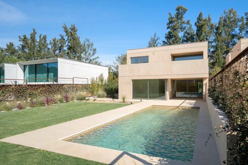 Picture of 4 bedroom villa for sale.