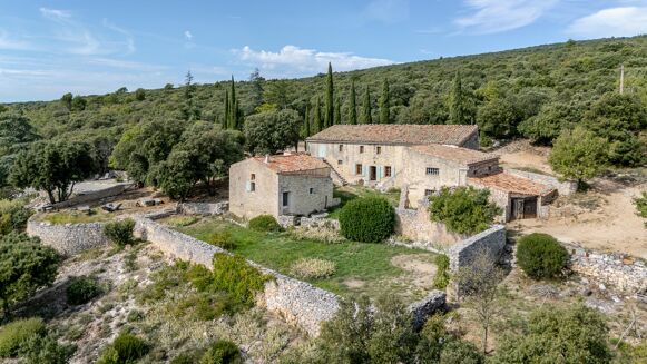 Picture of 7 bedroom farmhouse for sale.