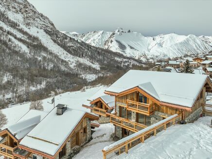 Picture of 5 bedroom chalet for sale.