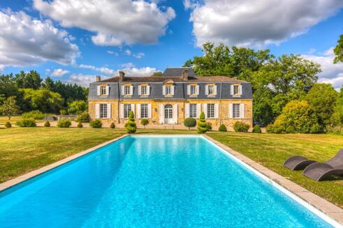 Picture of 9 bedroom house for sale.