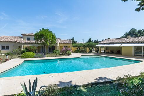 Picture of 6 bedroom house for sale.