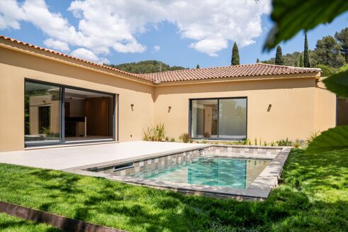 Picture of 7 bedroom villa for sale.