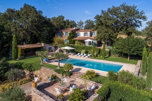 Picture of 5 bedroom house for sale.