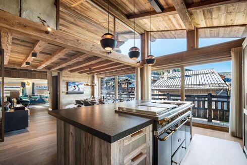 Picture of 4 bedroom chalet for sale.